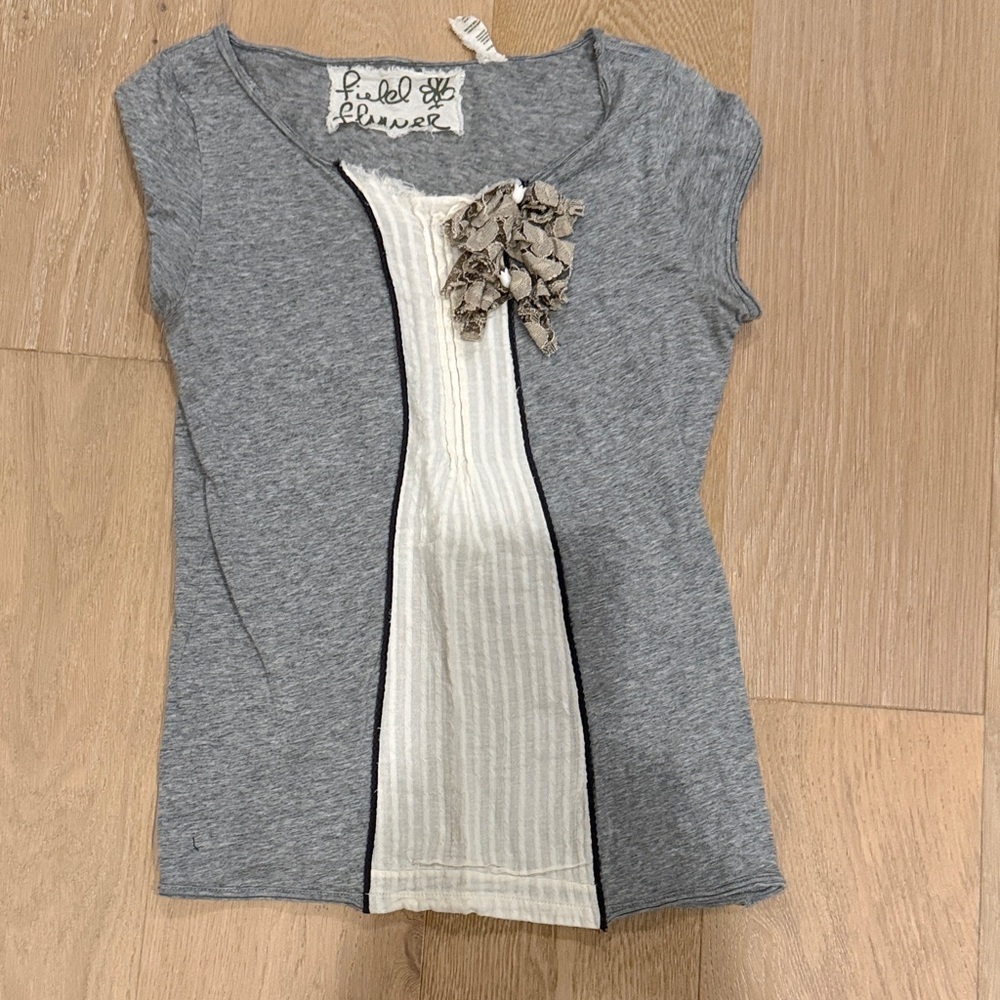 Anthropologie Field Flower Gray and Cream Women's Short Sleeve Top size small